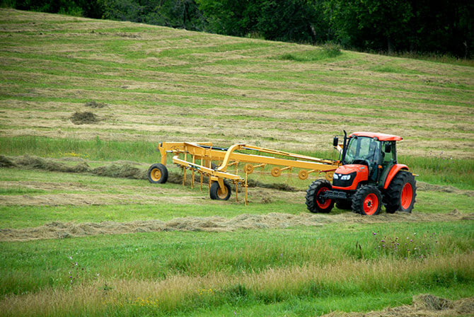 2025 Vermeer VR1428: High-Capacity Rake with Precision Performance for Efficient Hay Production